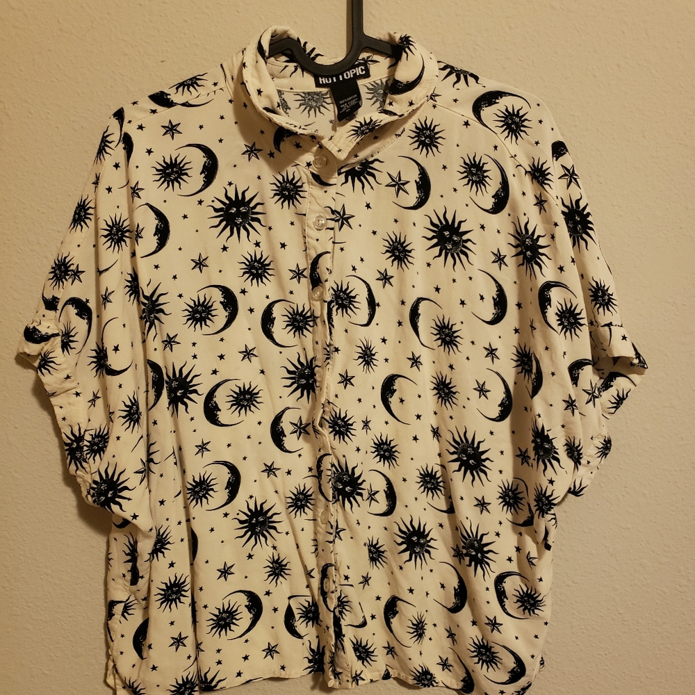 Cute creme crop button up t-shirt! Very lightweight with moon and sun design!
